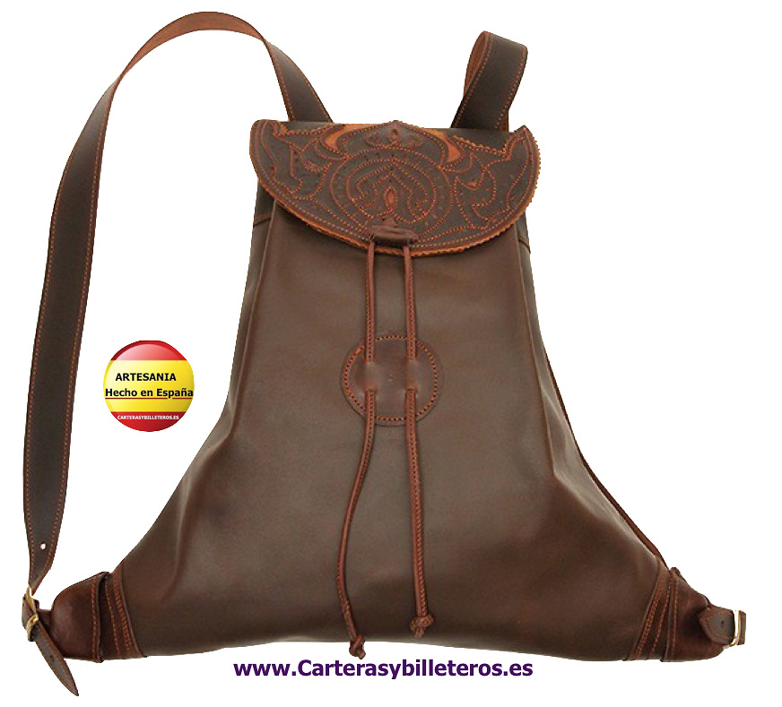 MOCHILA DE CUERO Y PIEL HECHA ARTESANALMENTE EN ESPAÑA MARRÓN CASTAÑO CON FORRO INTERIOR EN PIEL CHESTNUT BROWN UNLINED BLACK UNLINED BLACK WITH LEATHER INTERIOR LINING 