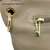 BOLSO DE MUJER DE PIEL BEIGE Y FORNITURAS DORADAS DE METAL BEIGE