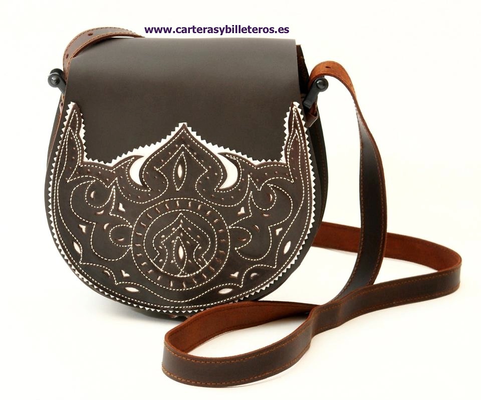 BOLSO DE PIEL ENGRASADA CON SOLAPA DE PIEL TRABAJADA PEQUEÑO MARRON Y BLANCO 