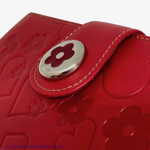 CARTERA AMICHI DE MUJER DE PIEL LUXURY CON GRABADOS DE FLORES AMICHI Y CORAZONES ROJA 