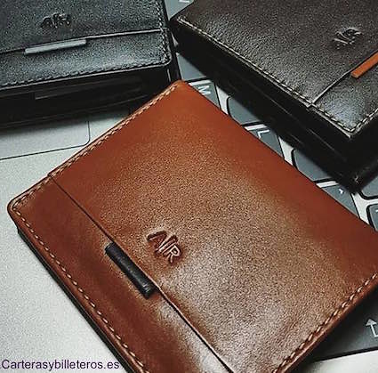 Carteras de hombre y mujer:  Acertar al elegir tu cartera de piel