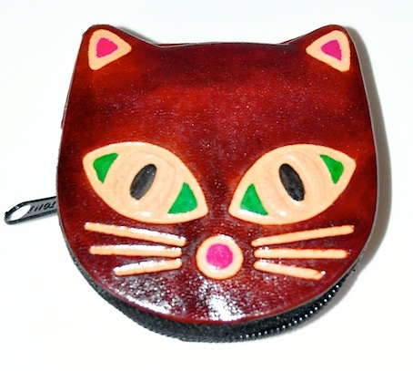 MONEDERO DE PIEL GATO CON CREMALLERA MARRON 