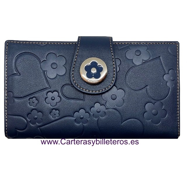 AMICHI WALLET FOR WOMAN IN LUXURY LEATHER WITH ENGRAVINGS OF AMICHI FLOWERS AND HEARTS 