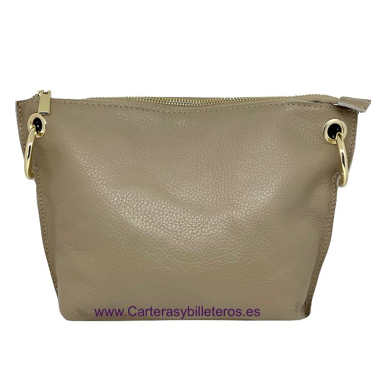 BOLSO DE MUJER DE PIEL BEIGE Y FORNITURAS DORADAS DE METAL 