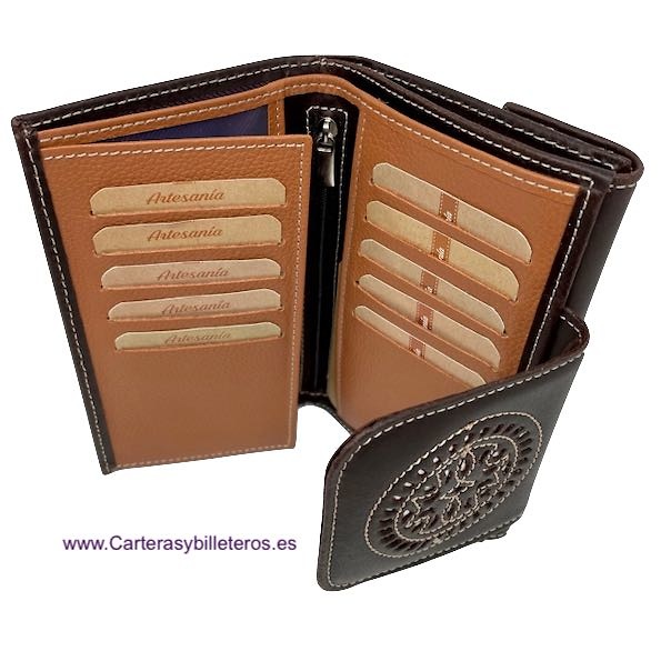 BROWN WOMEN'S WALLET WITH DECORATION ON THE CLOSURE 
