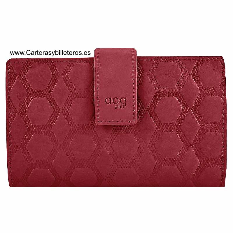 LARGE WOMEN'S LEATHER WALLET ENGRAVED WITH RHOMBOIDS AND HEXAGONS 