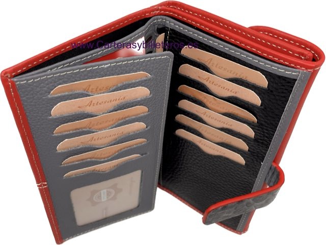 WOMEN'S WALLET IN RED UBRIQUE LEATHER WITH COCO CLOSURE 